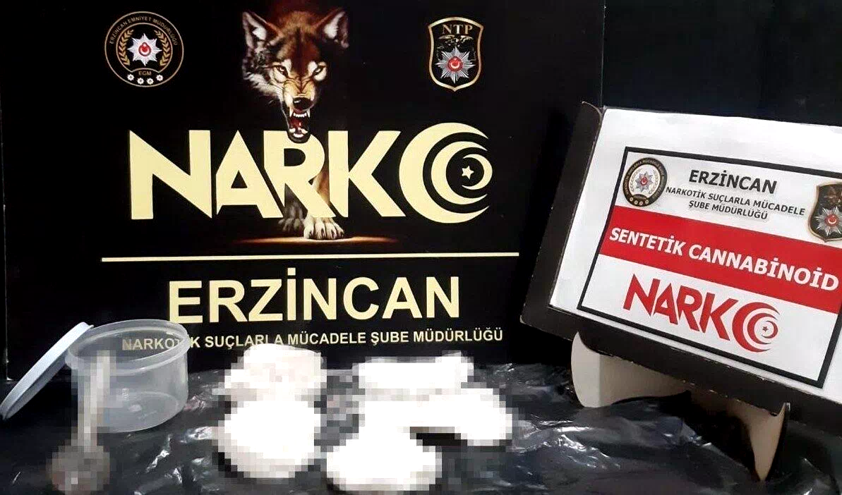 Erzincan’da peçeteye emdirilmiş uyuşturucu madde ele geçirildi