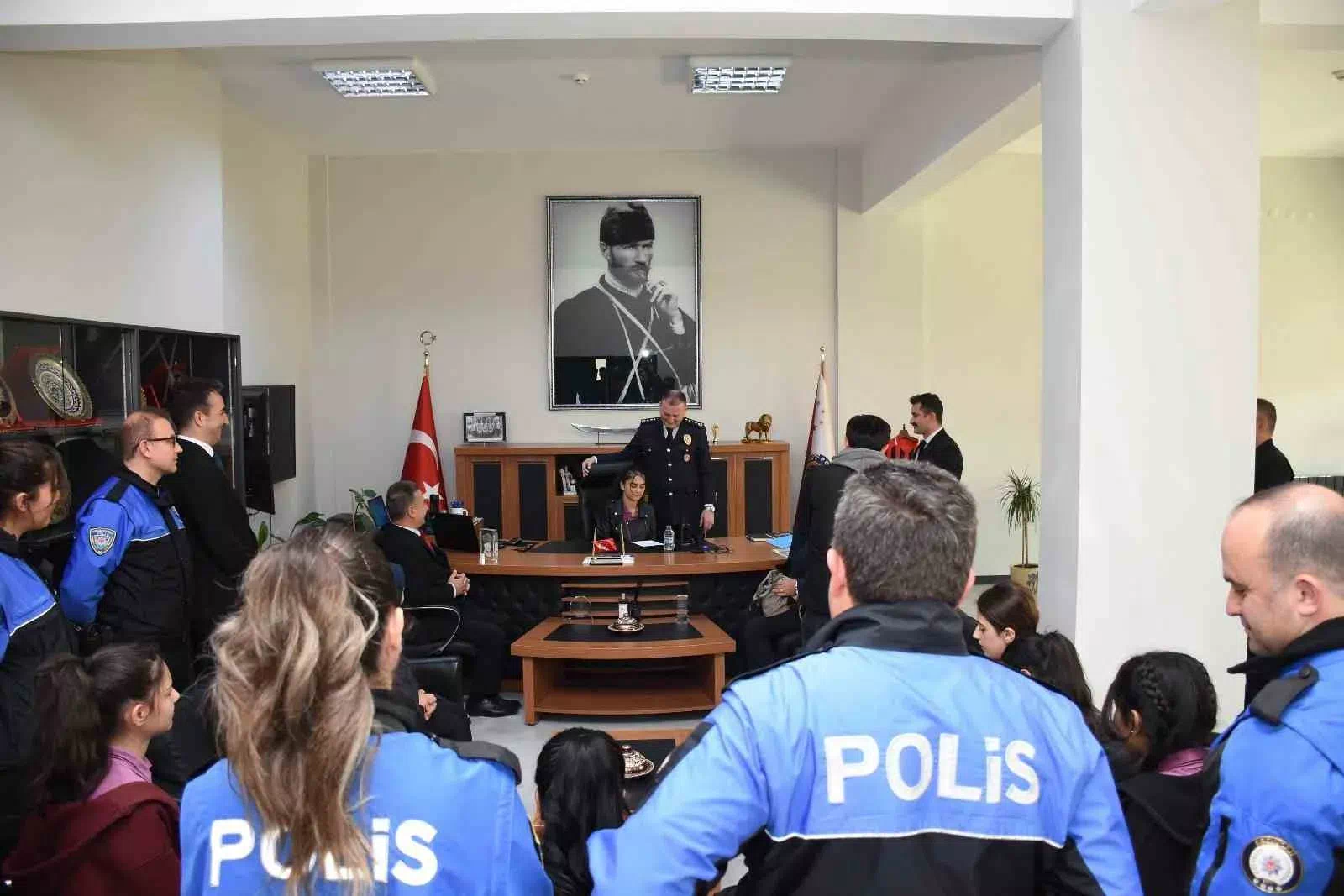 Erzincan’da Polis Haftası’nda Öğrenciler Emniyet Müdürü ile Ziyaretlerde Bulundu.