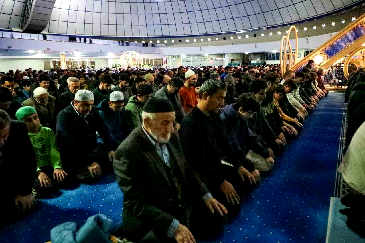 Erzincan’da Ramazan coşkusu başladı, ilk teravih namazı camilerde kılındı!