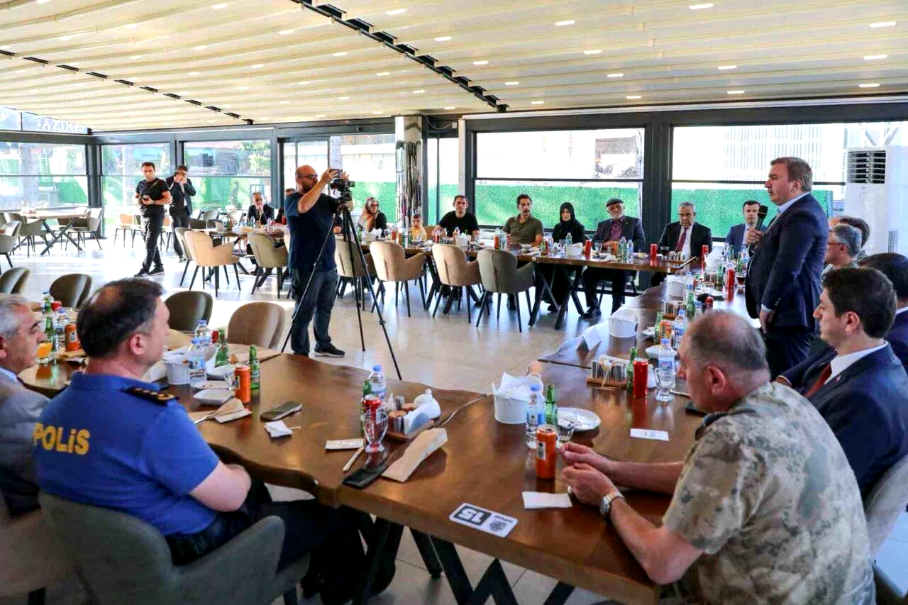 Erzincan’da şehit yakınları ile gazi ve ailelerinin onuruna yemek