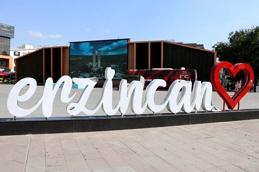 Erzincan’da termometreler 39 dereceyi gördü; sokaklar boş kaldı