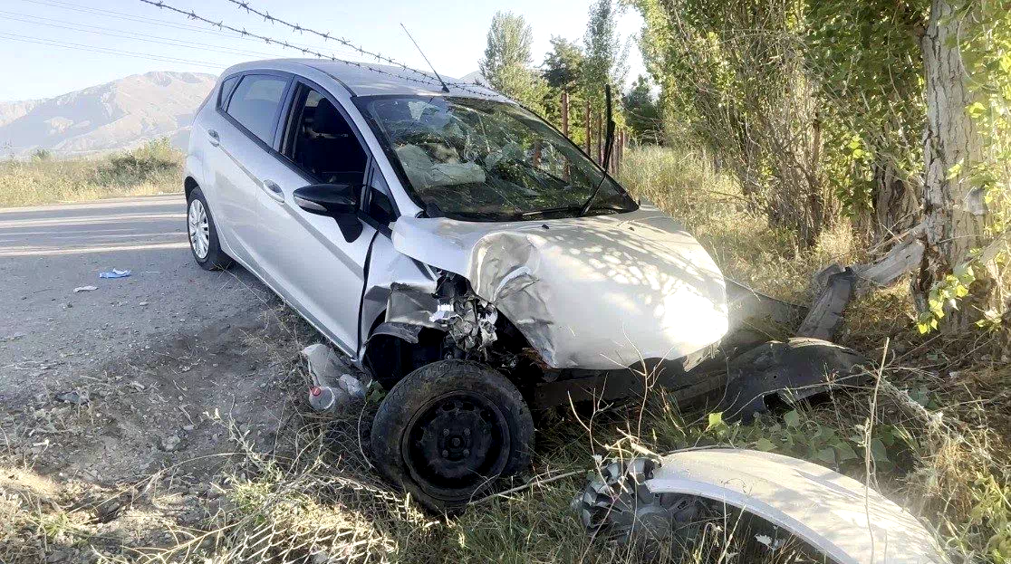 Erzincan’da trafik kazası: 2 yaralı