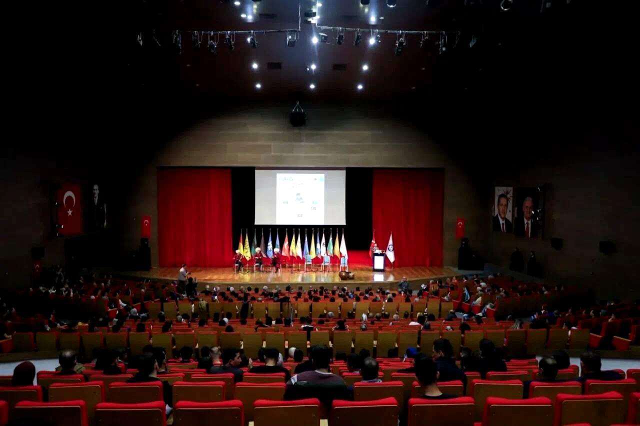 Erzincan’da Türk Dünyası Ozanlar Şöleni ve Âşık Edebiyatı Konseri gerçekleştirildi