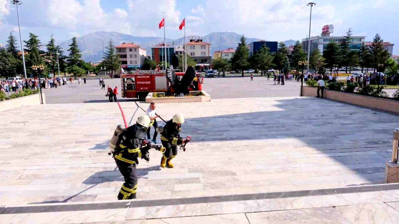 Erzincan’da yangın, kurtarma ve tahliye tatbikatı yapıldı
