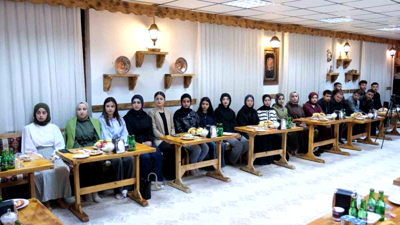 Erzincan’da Yıldırım gençlerle bir araya geldi