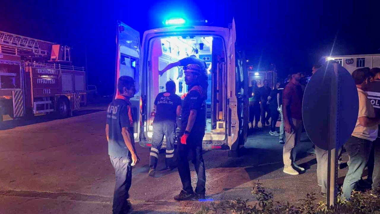 Erzincan’da zincirleme trafik kazası: 5 yaralı