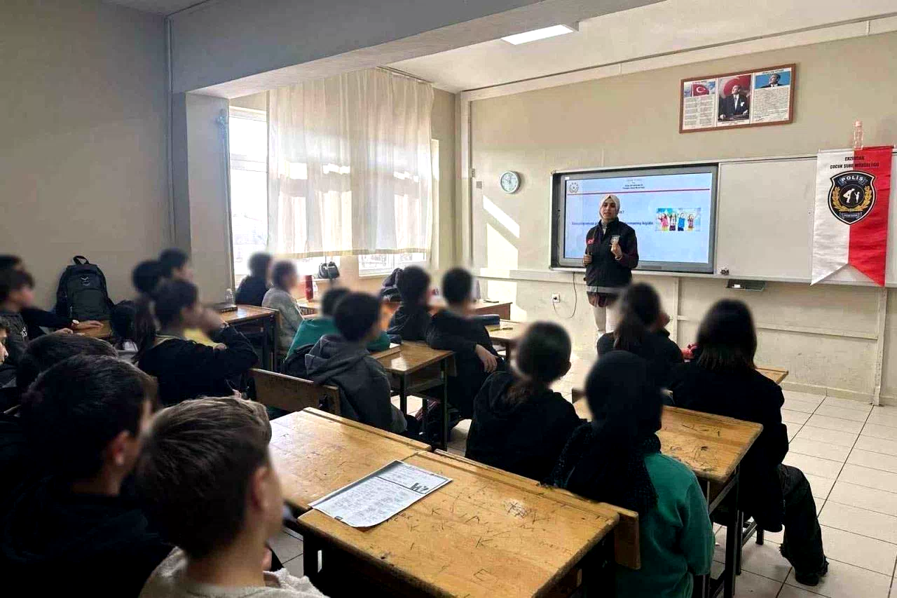 Erzincan’daki Okullarda Öğrencilere Güvenlik ve Suçtan Korunma Yöntemleri Anlatıldı