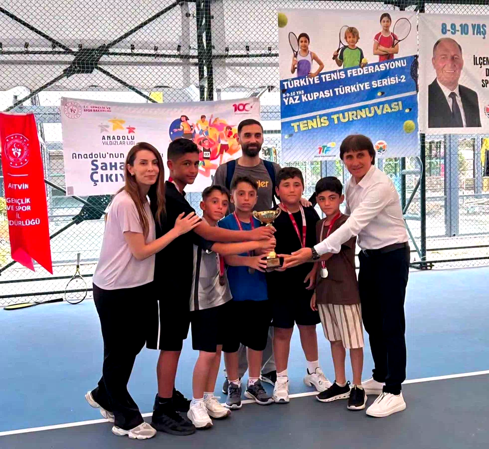 Erzincan Erkek Tenis Takımı ANALİG’de gümüş madalya kazandı