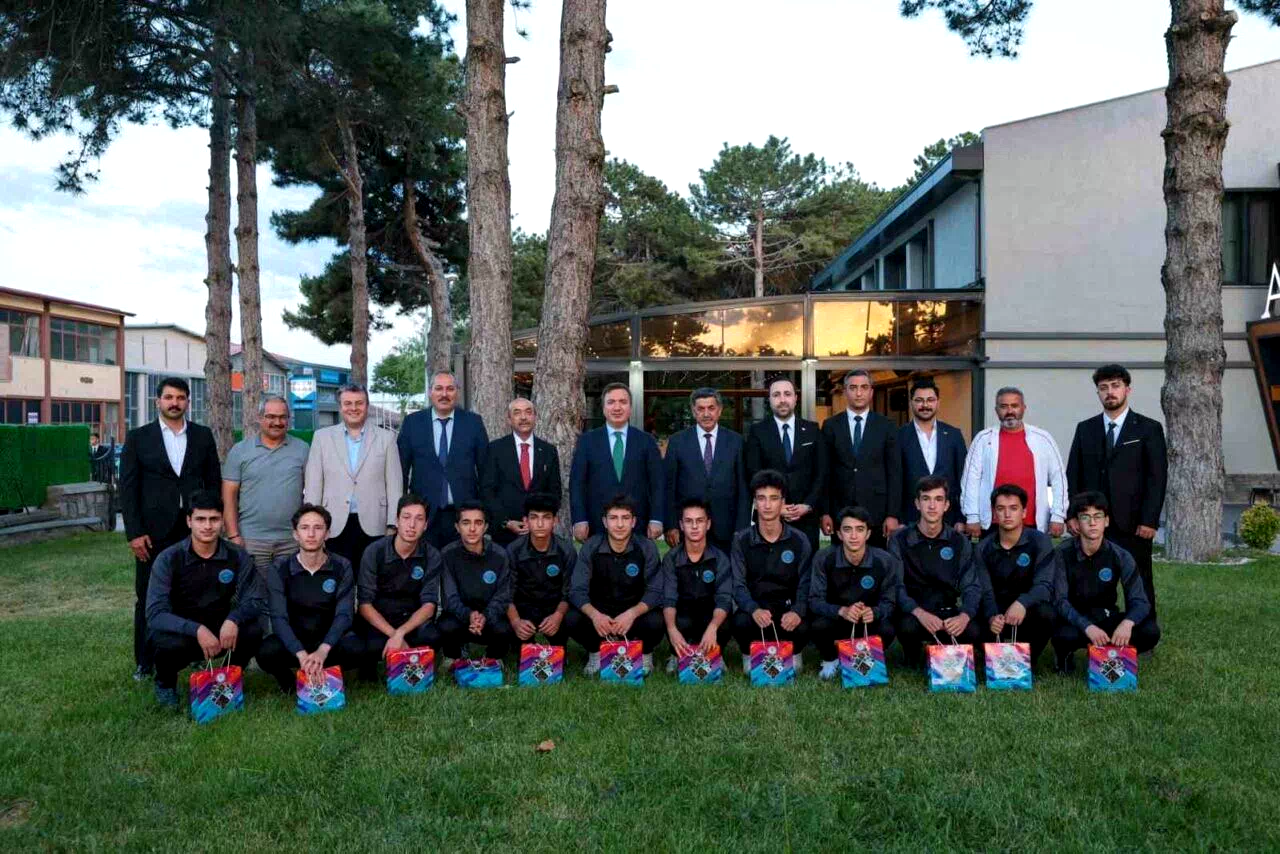 Erzincan Fen Lisesi Futbol Takımı Türkiye finalleri yolunda