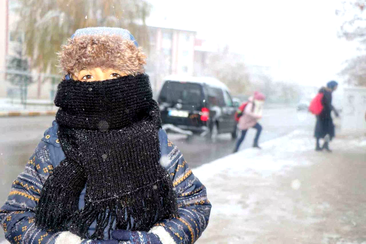 Erzincan güne karla uyandı