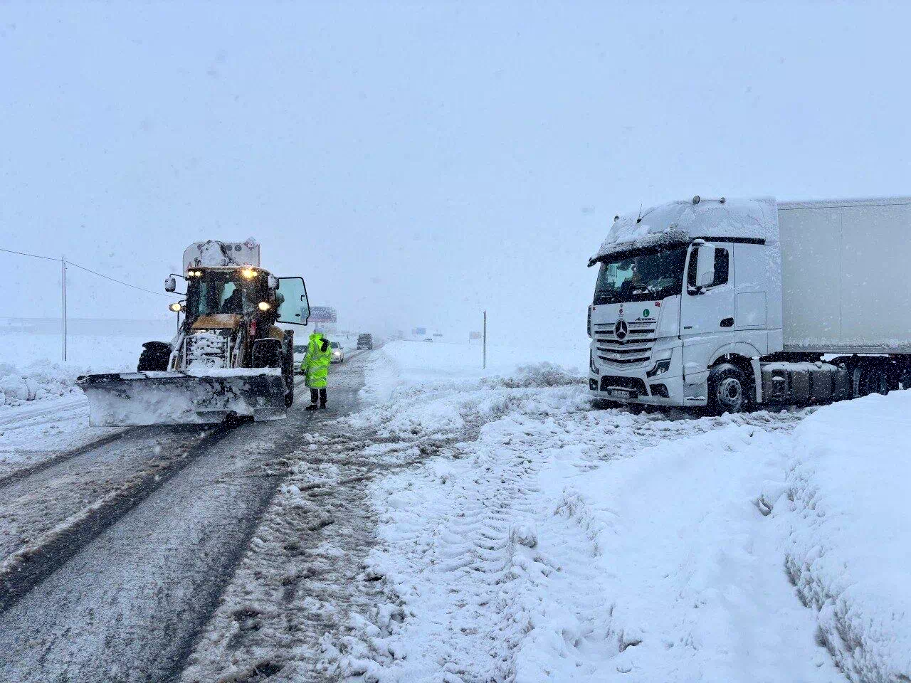 Erzincan-Sivas ve Erzincan-Erzurum yolunda tipi engeli
