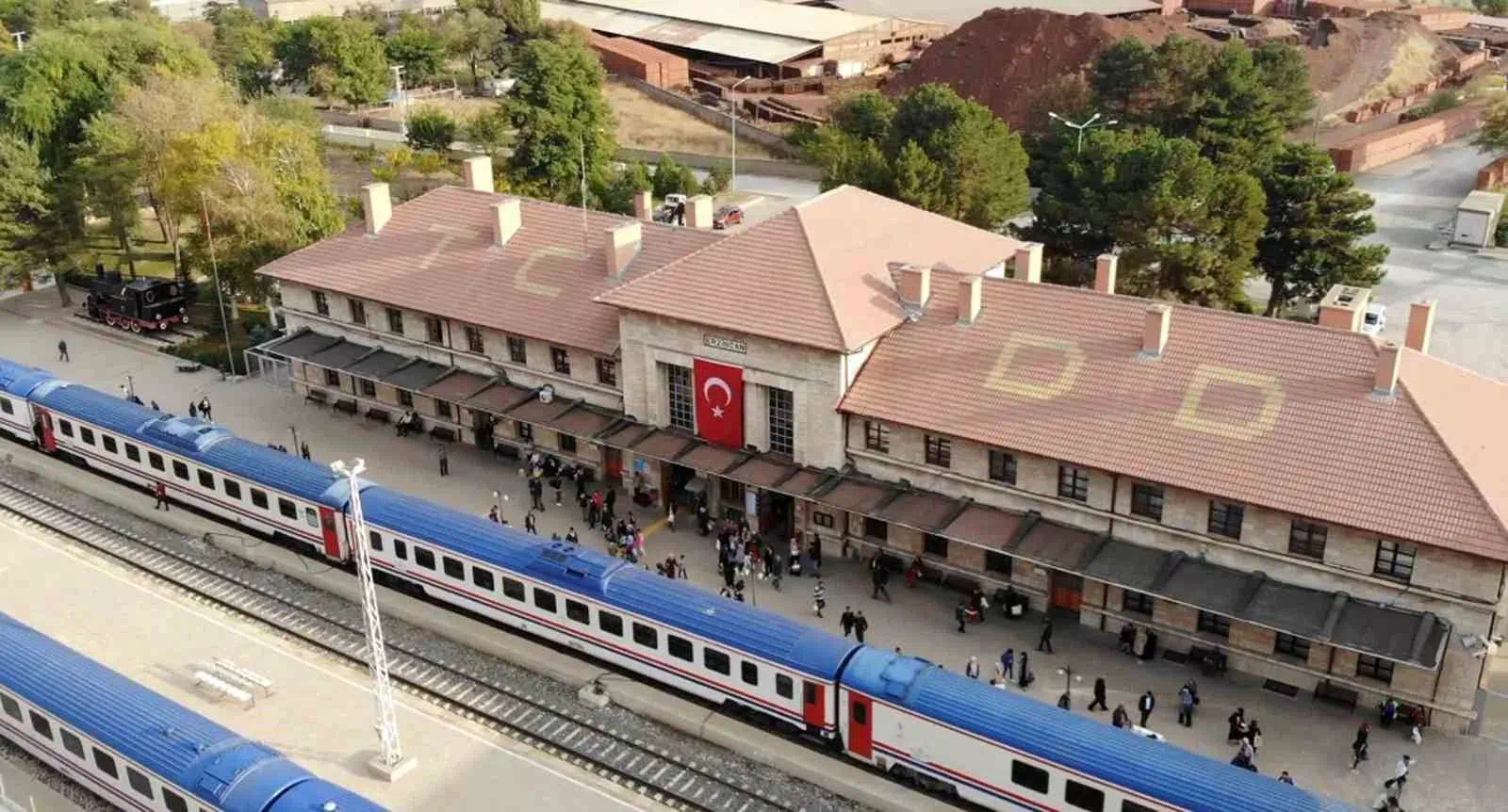 ERZİNCAN TREN GAR’I YENİ DEPREMLERE MEYDAN OKUYOR!