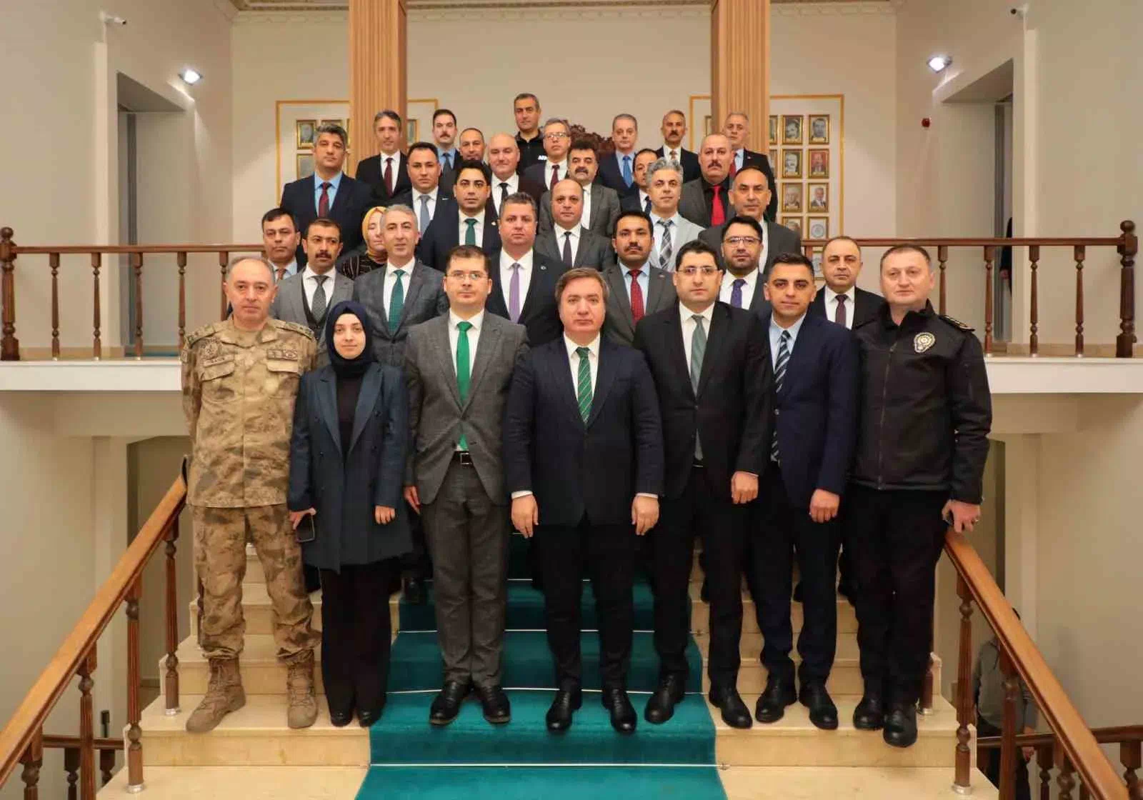 “Erzincan Valisi Hamza Aydoğdu başkanlığında yapılan ’23. Birim Amirleri Toplantısı’nda: Vatandaş Memnuniyeti Ön Planda!”