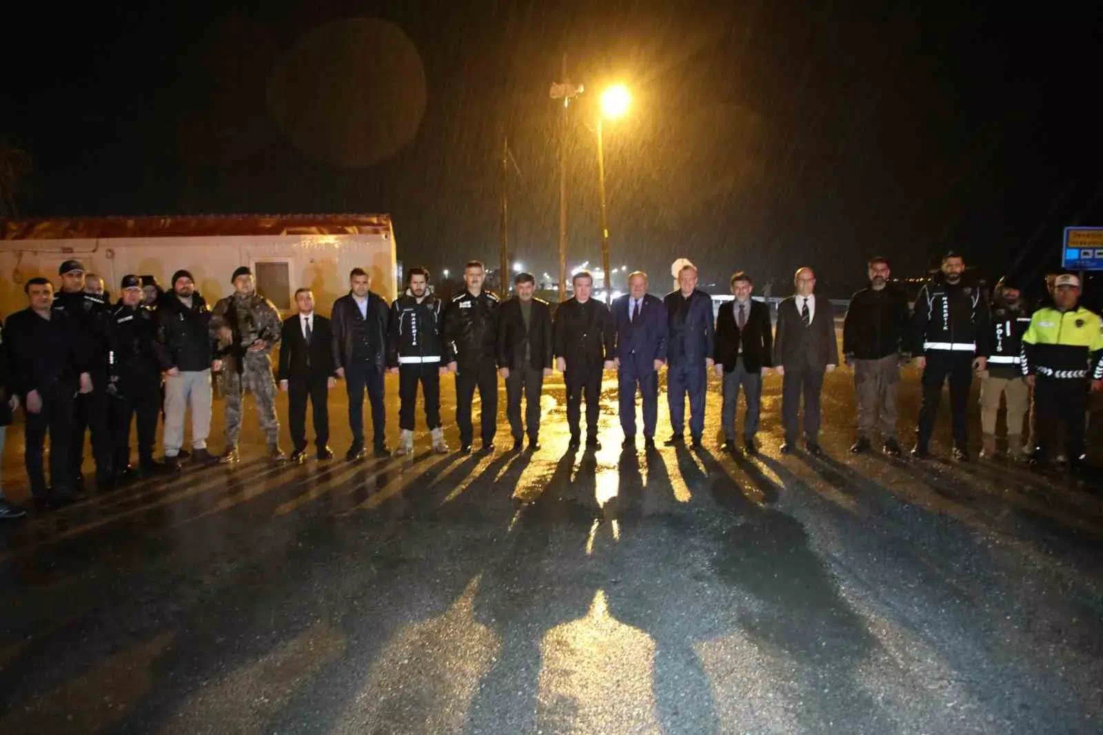 Erzincan Valisi Harzma Aydoğdu, Yol Kontrol Noktalarını Ziyaret Etti.TrimSpace