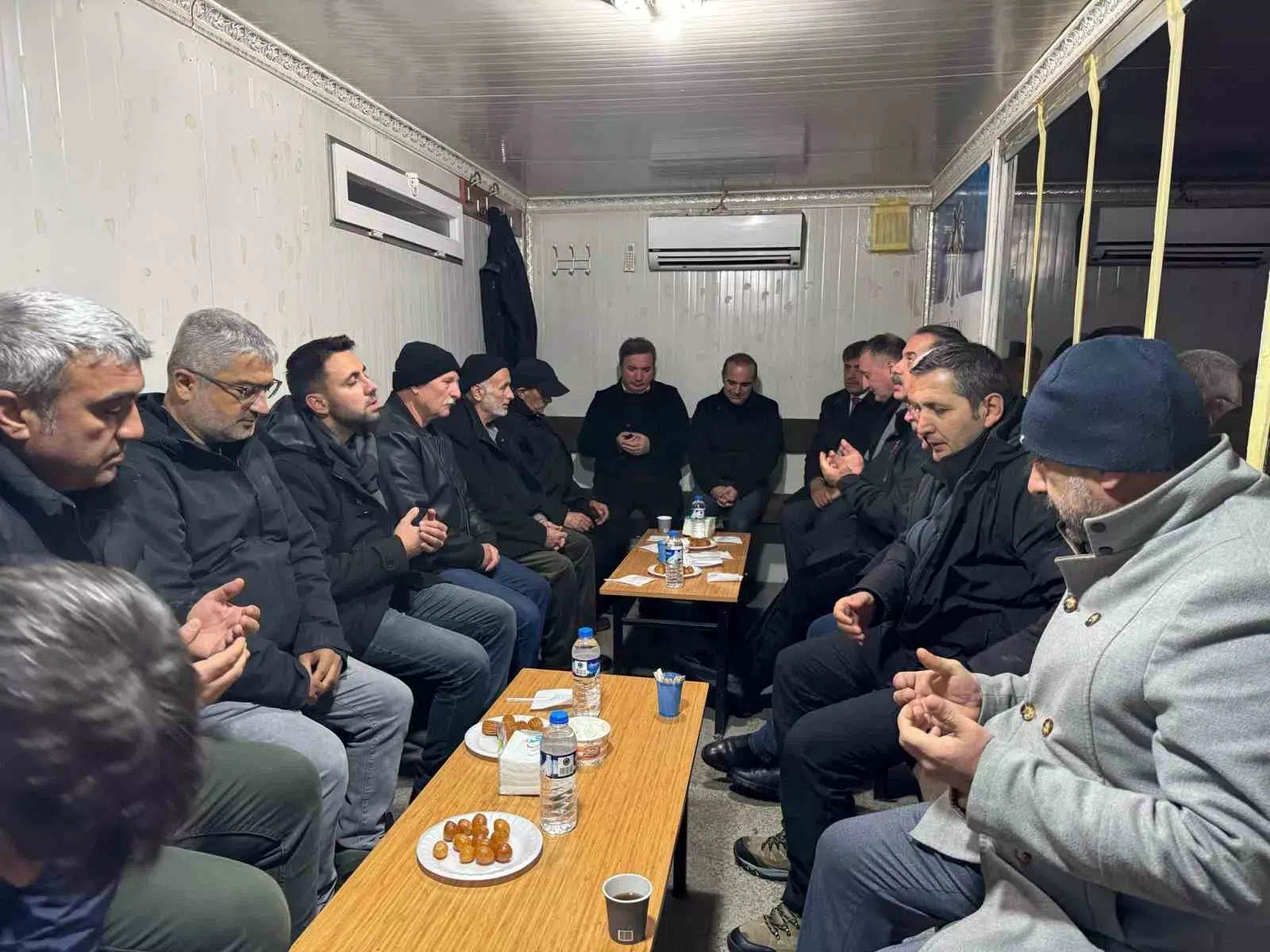 Erzincan Valisi ve beraberindeki heyet taziye ziyaretlerinde bulundu.