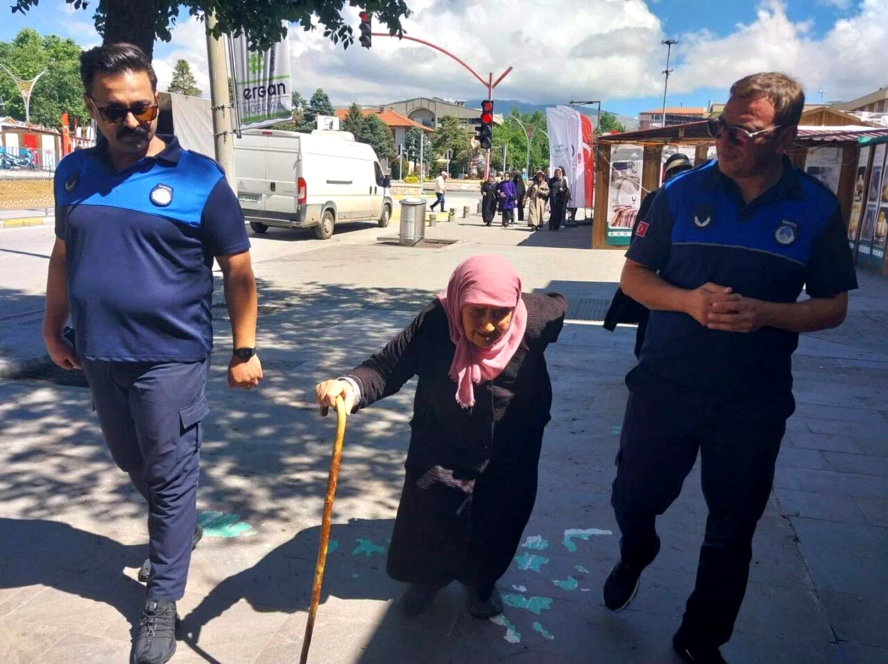 Erzincan zabıtasından gönülleri ısıtan davranış