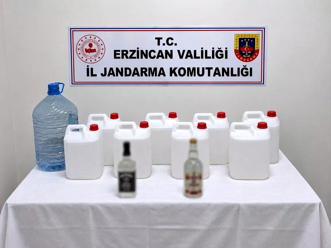 Erzincan’da kaçak içki operasyonunda 40 litre etil alkol ele geçirildi