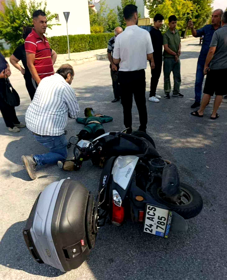 Erzincan’da midibüs ile motosiklet çarpıştı: 1 yaralı