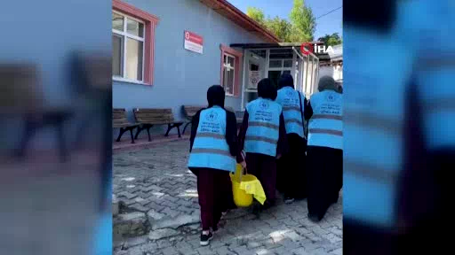 Erzincan’da öğrencilerden cami temizliğine destek
