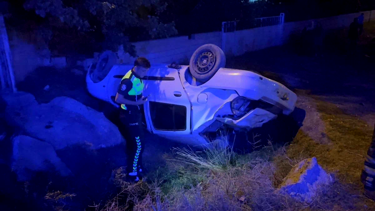 Erzincan’da otomobilin takla attığı kazada karı-koca yaralandı