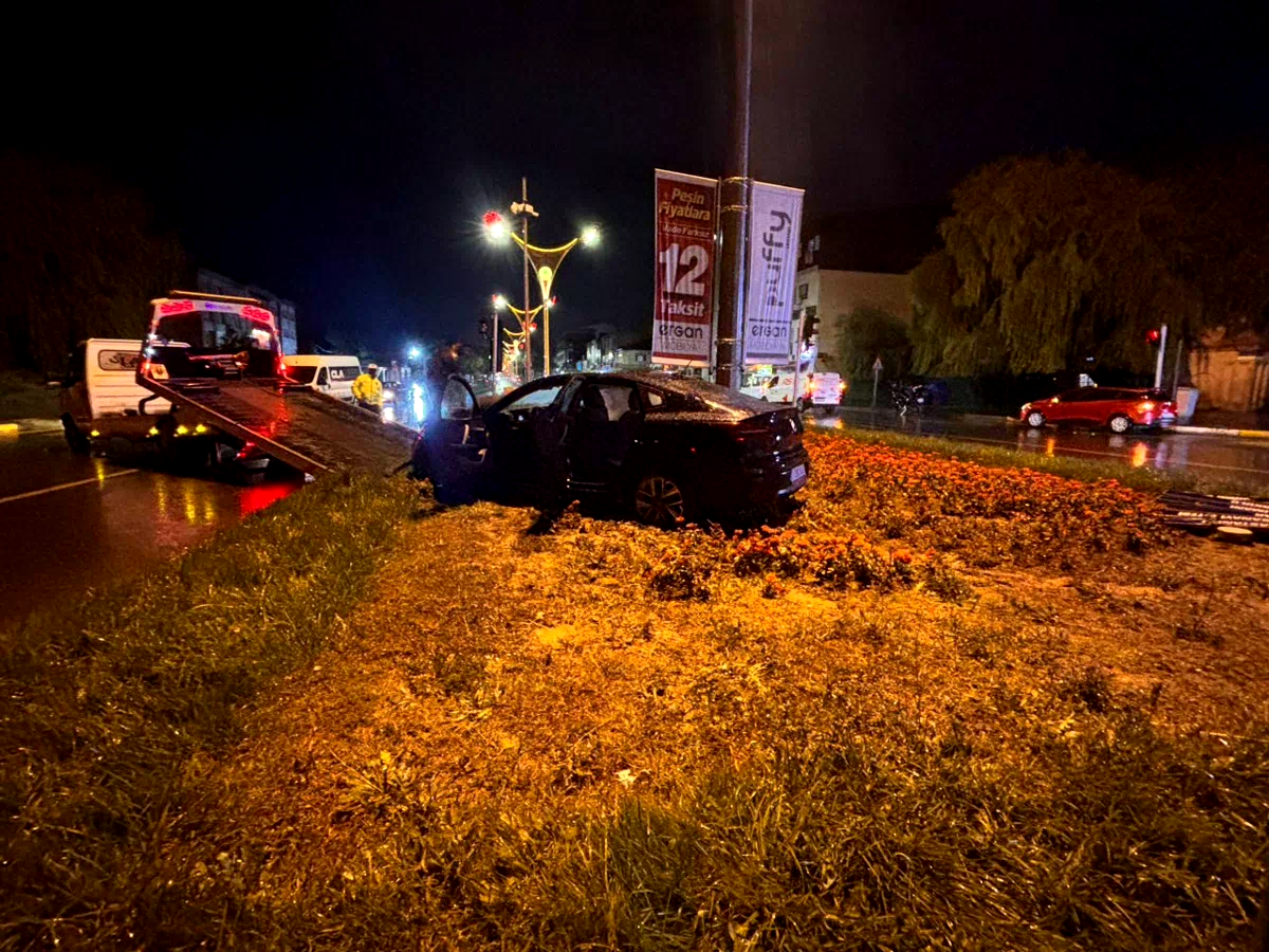 Erzincan’da sağanak yağış sonrası trafik kazası: 3 yaralı