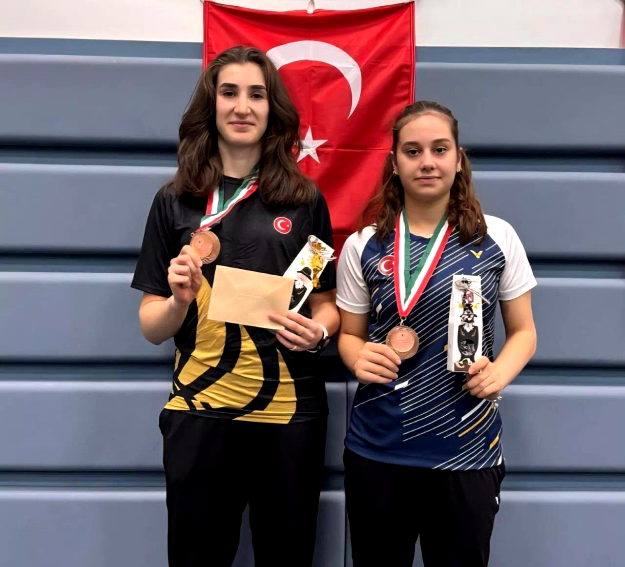 Erzincanlı badmintonculardan Macaristan’da çifte bronz madalya
