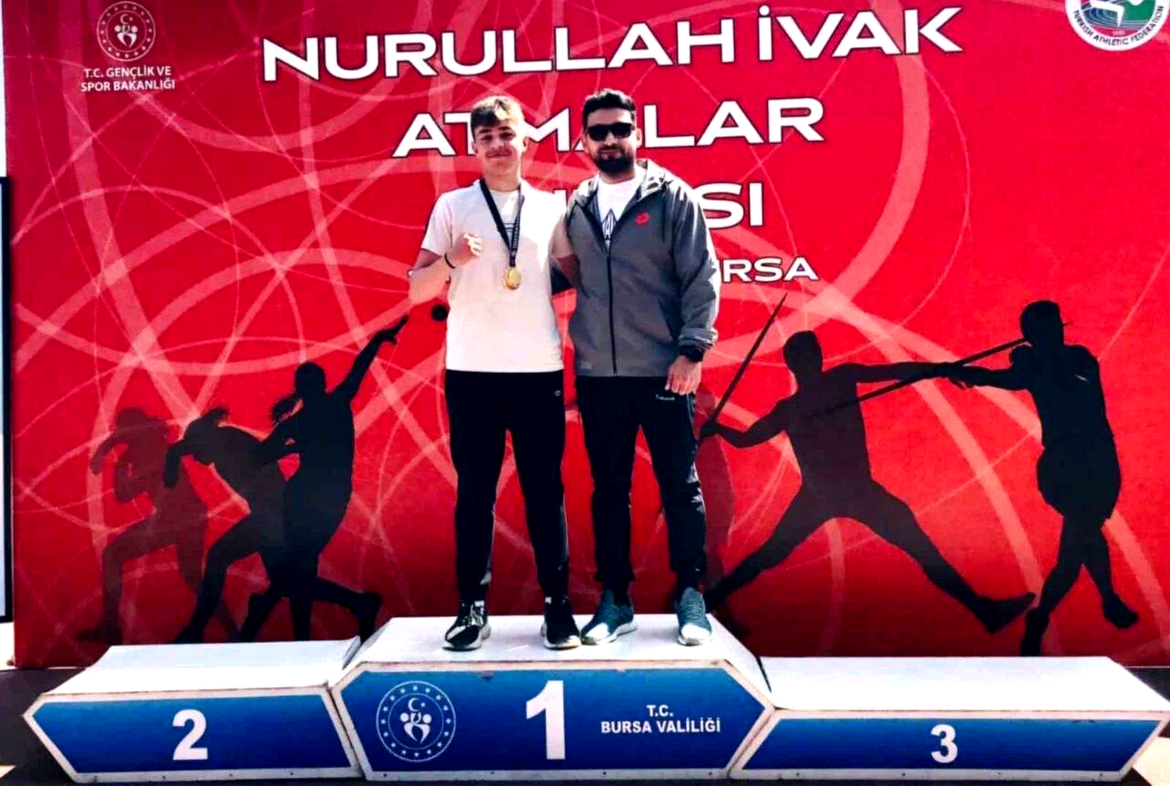 Erzincanlı sporcular cirit ve gülle atmada derece elde etti