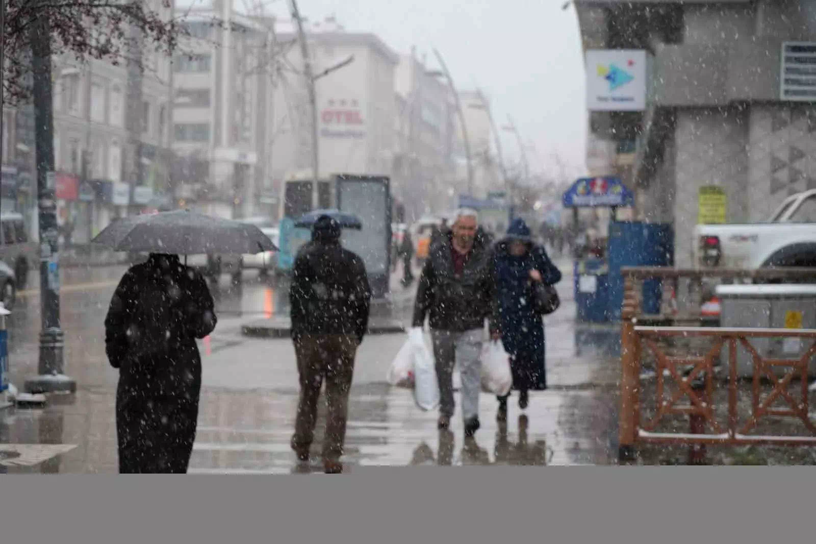 Erzurum’a baharla gelen kar
