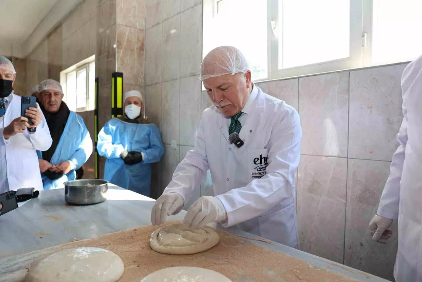 Erzurum Büyükşehir Belediyesi, Ramazan Pidesini 15 ve 17 TL Fiyatlarıyla Satışa Sunacak.