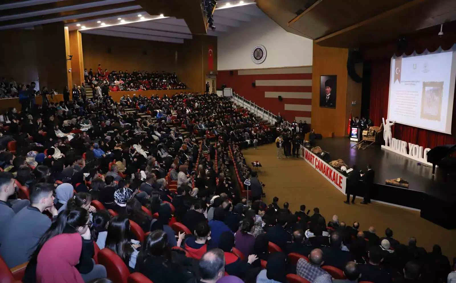 ERZURUM’DA 18 MART ÇANAKKALE ZAFERİ VE ŞEHİTLERİ ANMA GÜNÜ ETKİNLİKLERİNE BÜYÜK KATILIM
