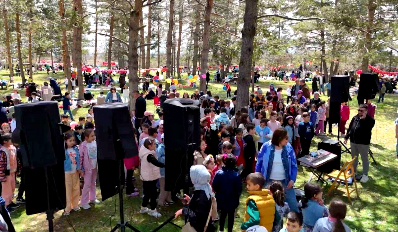 Erzurum’da 23 Nisan coşkusu piknikle taçlandı