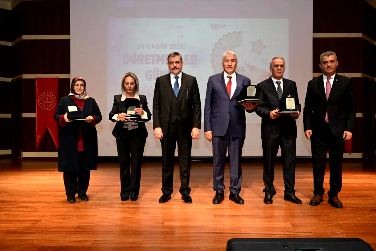 Erzurum’da 24 Kasım Öğretmenler Günü kutlaması
