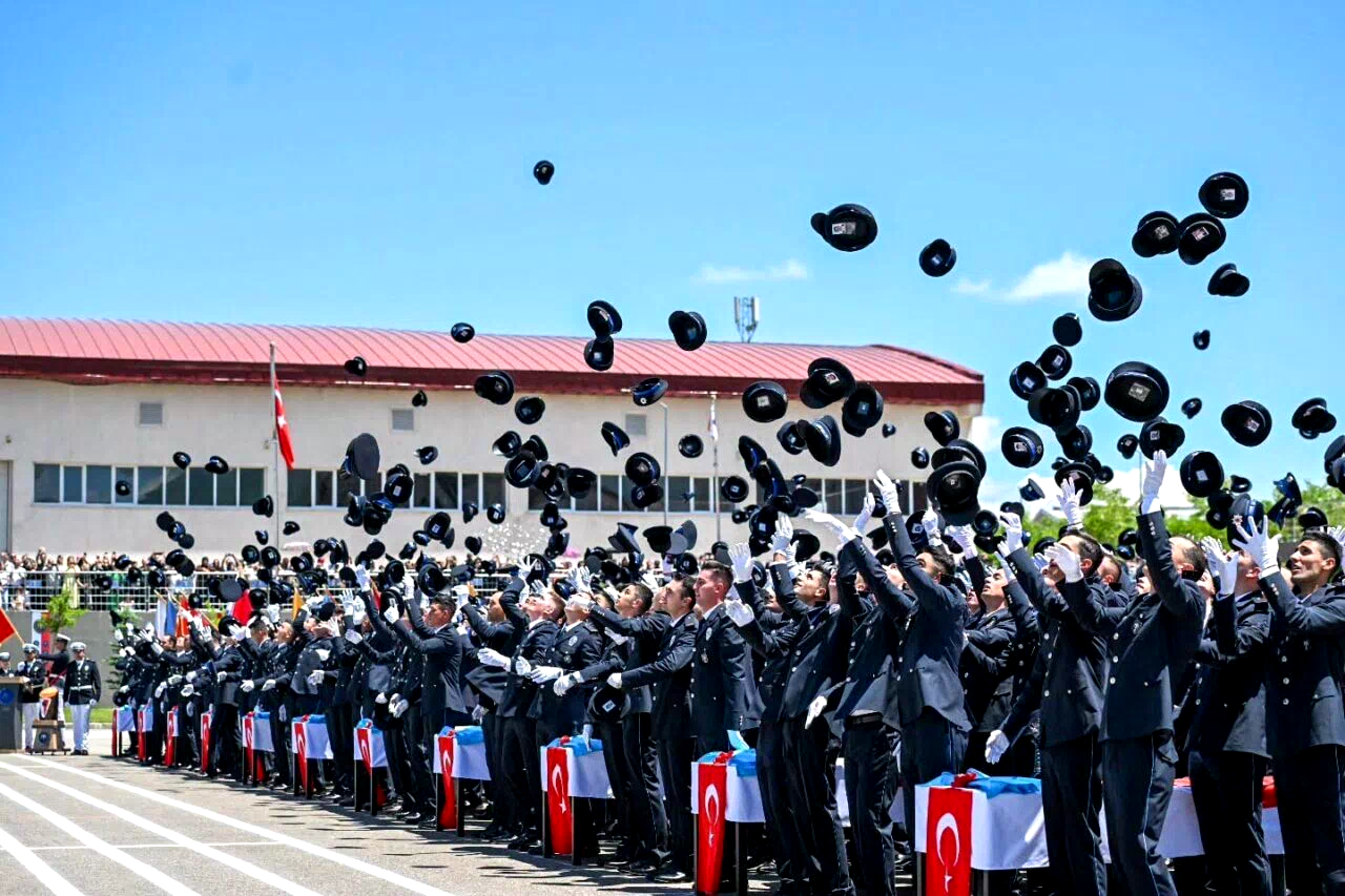 Erzurum’da 32. dönem polis adayları mezun oldu