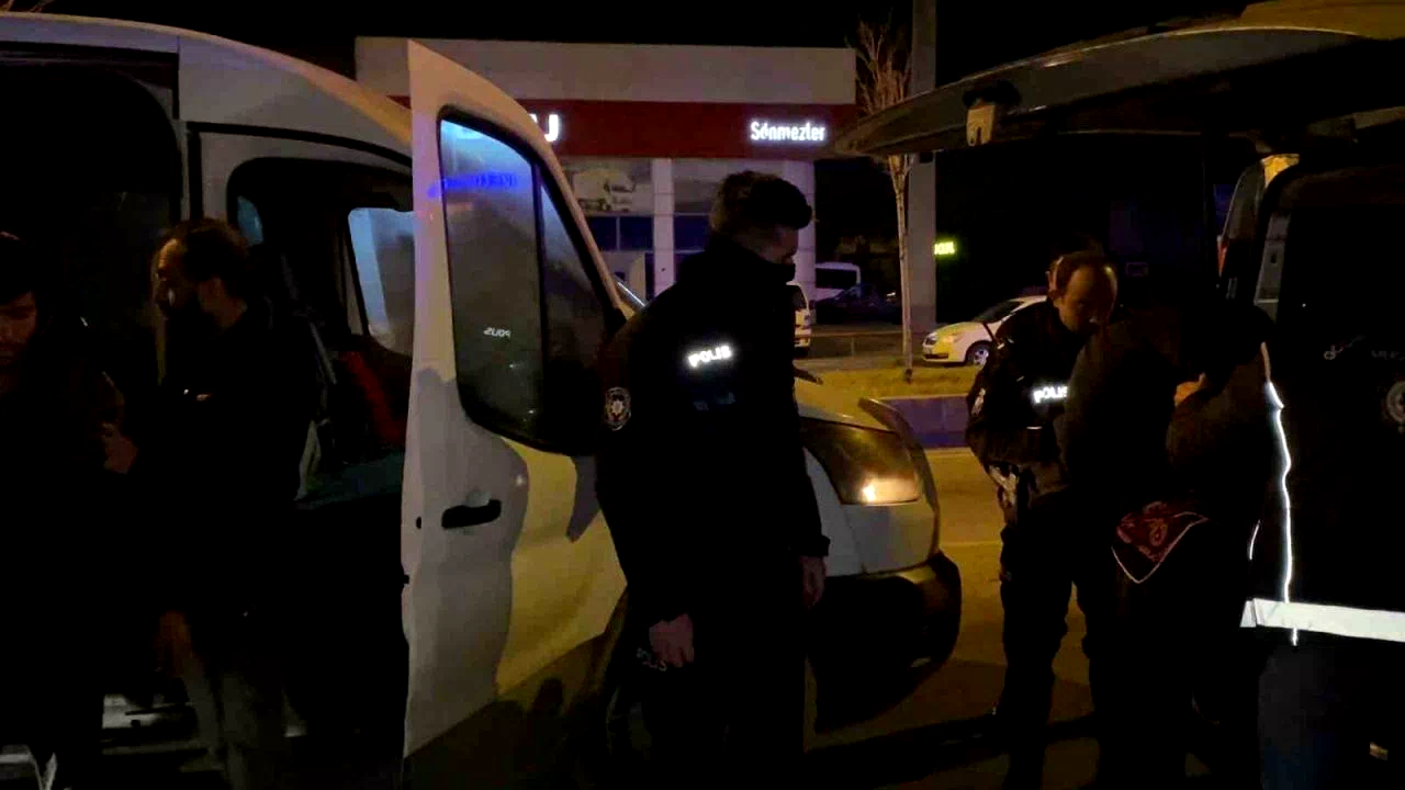 Erzurum’da 37 kaçak göçmen ve 10 organizatör yakalandı