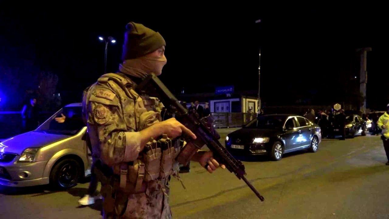 Erzurum’da 55 ekip ve 600 polisin katılımıyla uygulama yapıldı