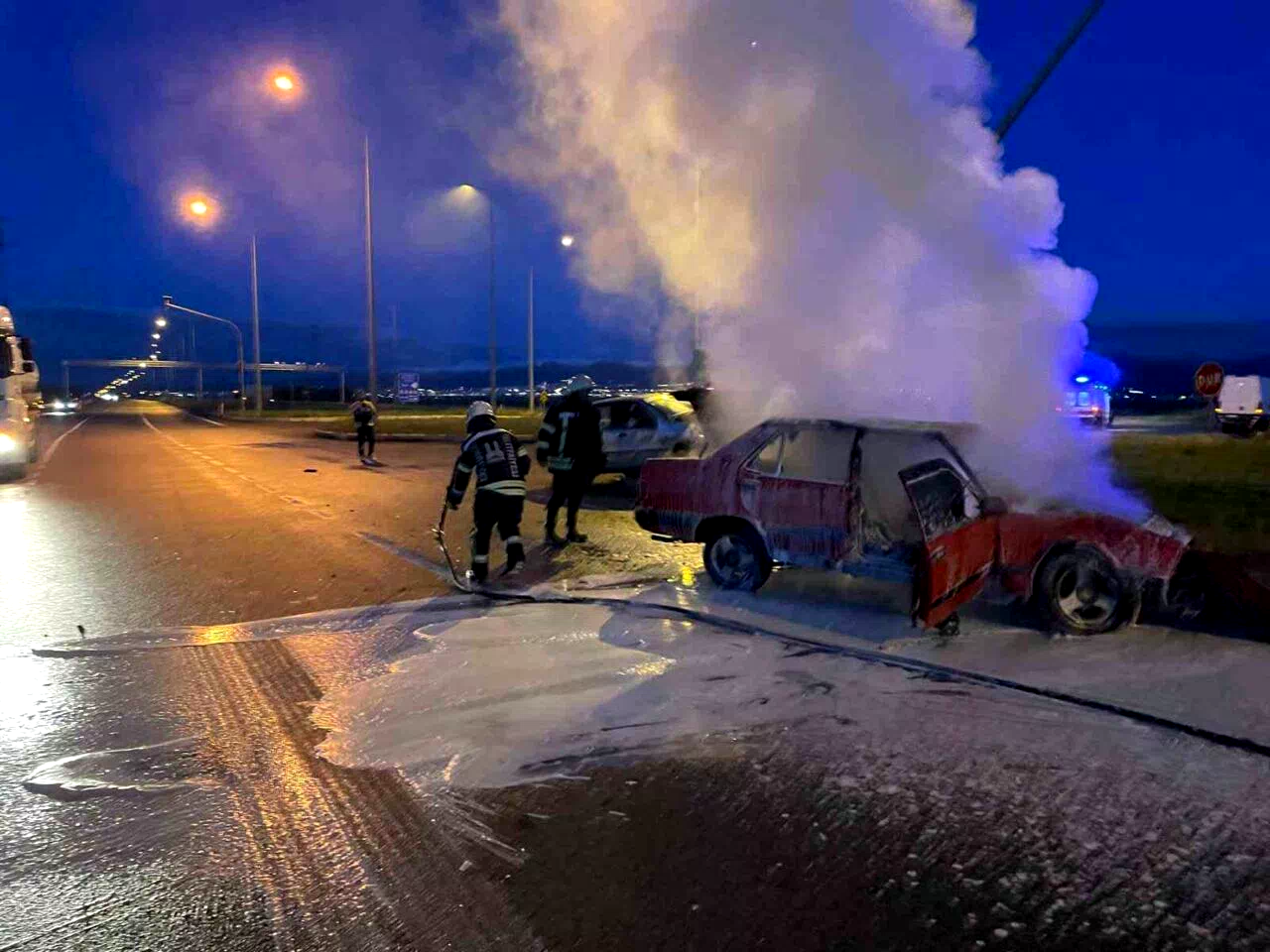 Erzurum’da araç cayır cayır yandı
