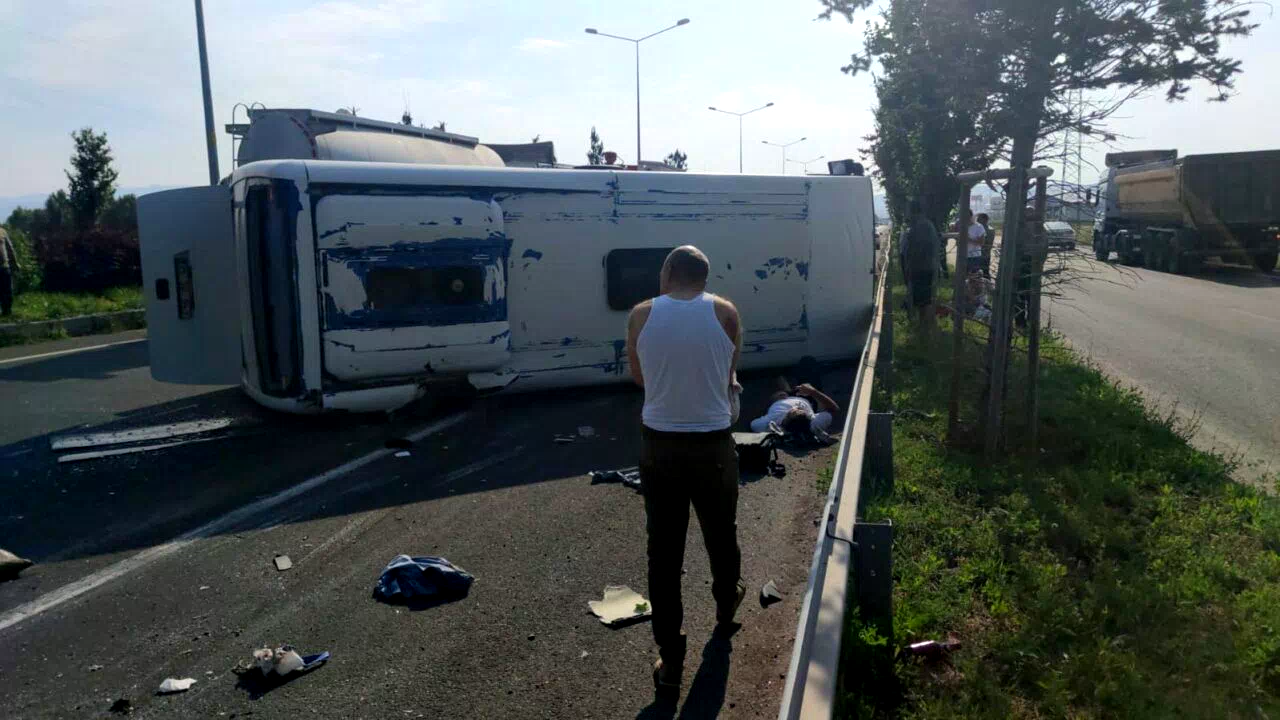 Erzurum’da devrilen servis aracındaki 6 kişi yaralandı