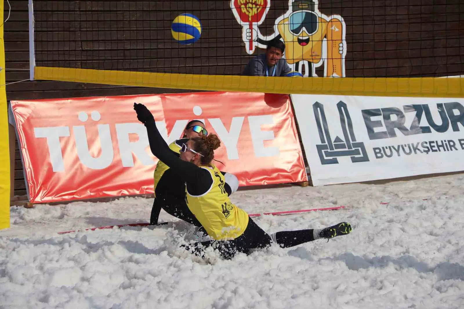 Erzurum’da düzenlenen Kar Voleybolu Dünya Turu heyecanı!