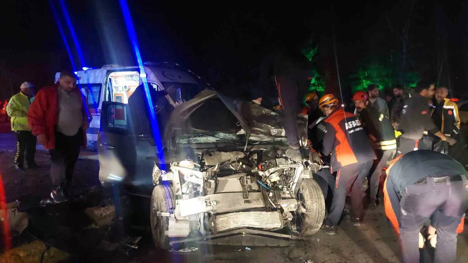 ERZURUM’DA FRENİ TUTMAYAN KAMYONET 6 ARACI BIÇTI: 7 YARALI!