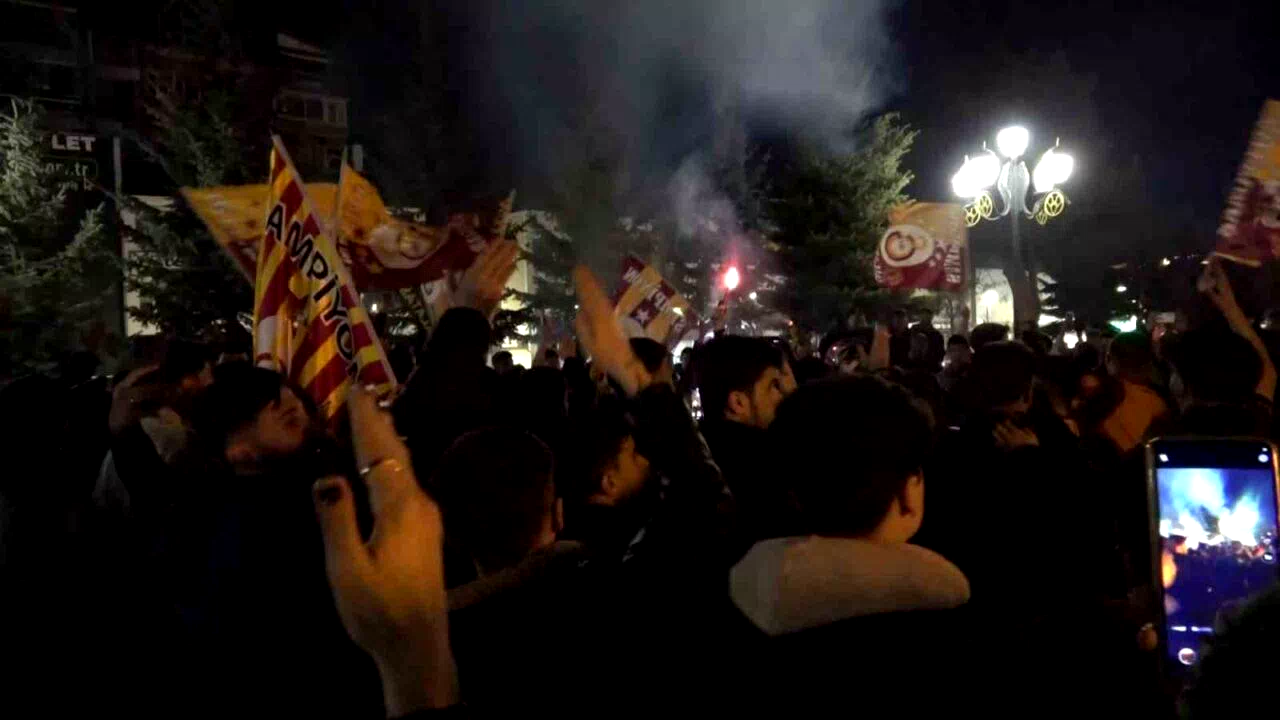 Erzurum’da Galatasaray taraftarının derbi galibiyeti coşkusu