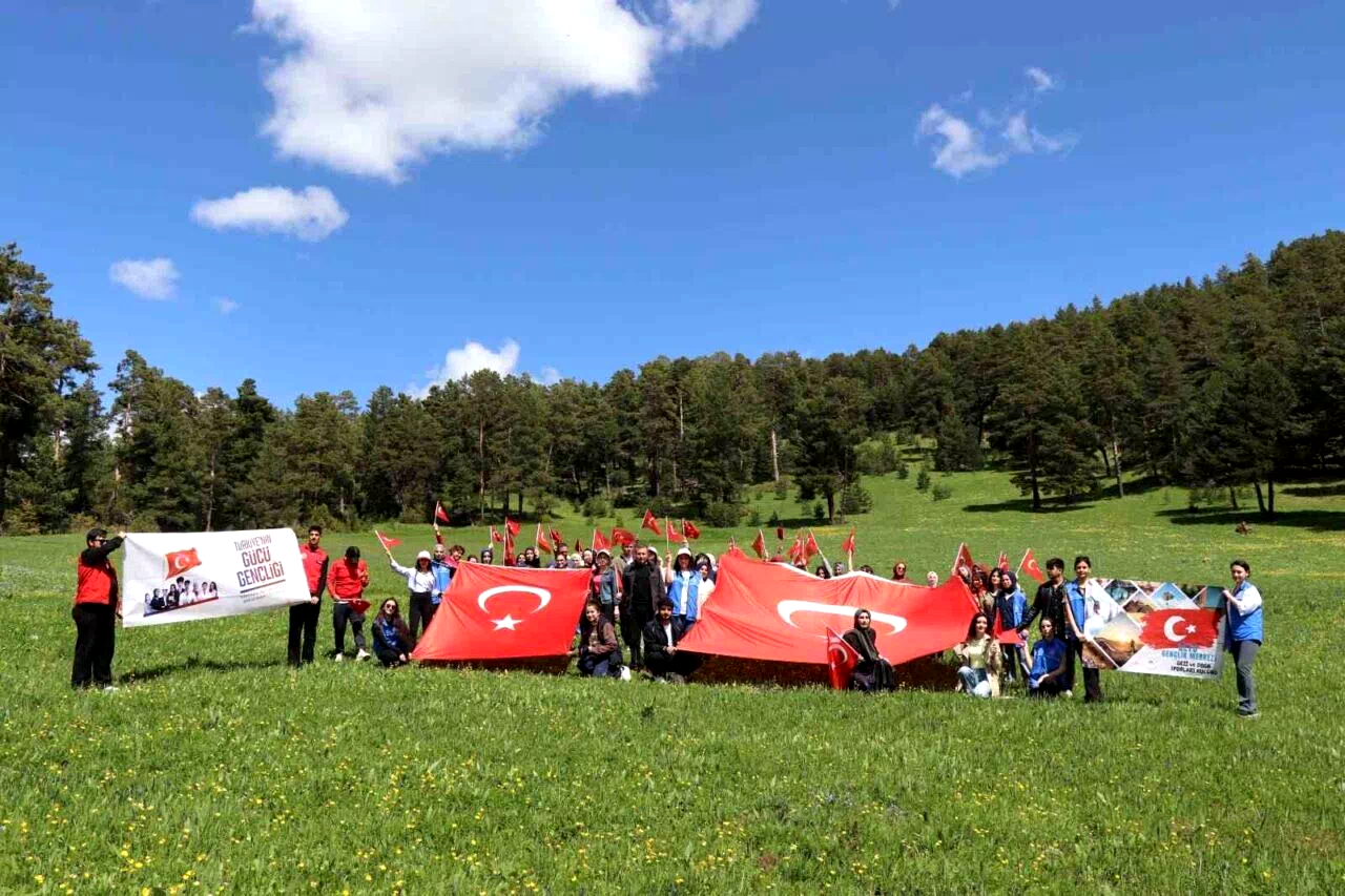Erzurum’da gençler 19 Mayıs için yürüdü