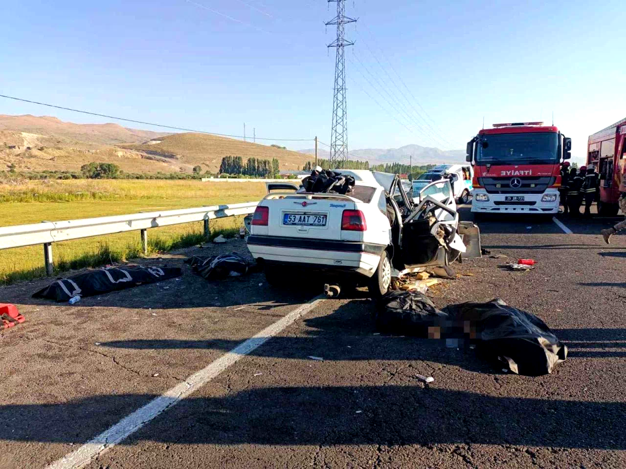 Erzurum’da iki araç kafa kafaya çarpıştı: 4 ölü