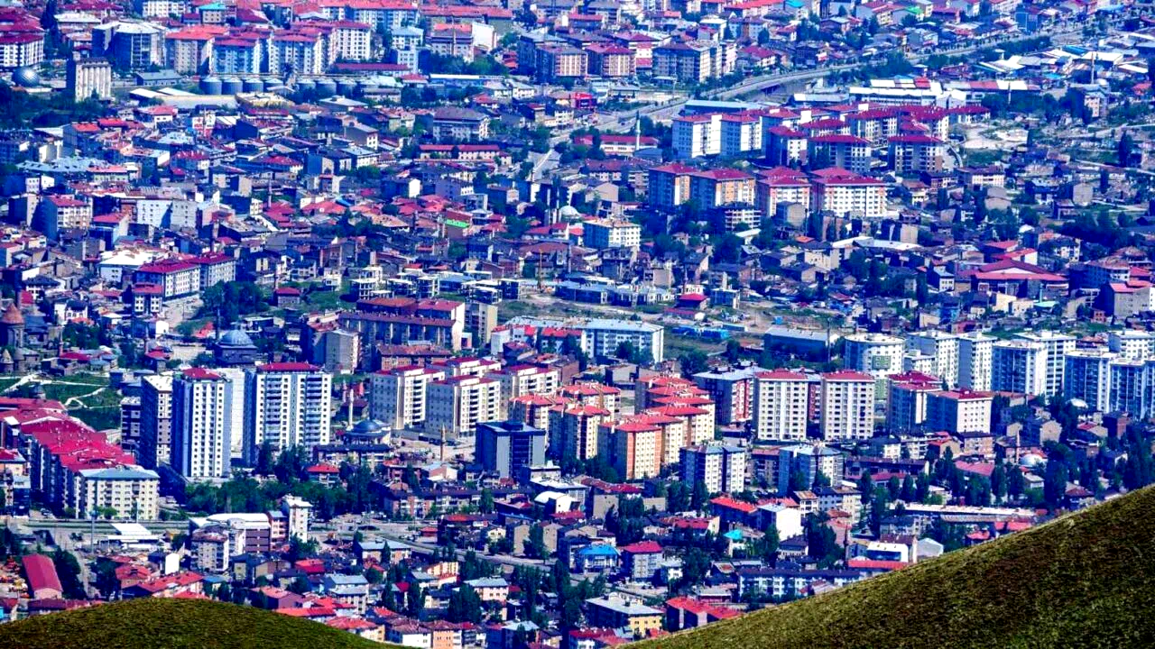 Erzurum’da iki vali yardımcısı ve on kaymamak değişti