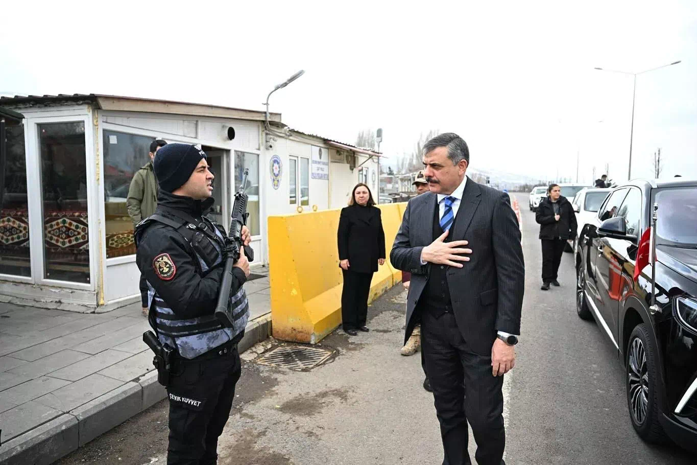 ERZURUM’DA JANDARMA VE POLİS EKİPLERİ 24 SAAT GÜVENLİK DENETİMİNDE