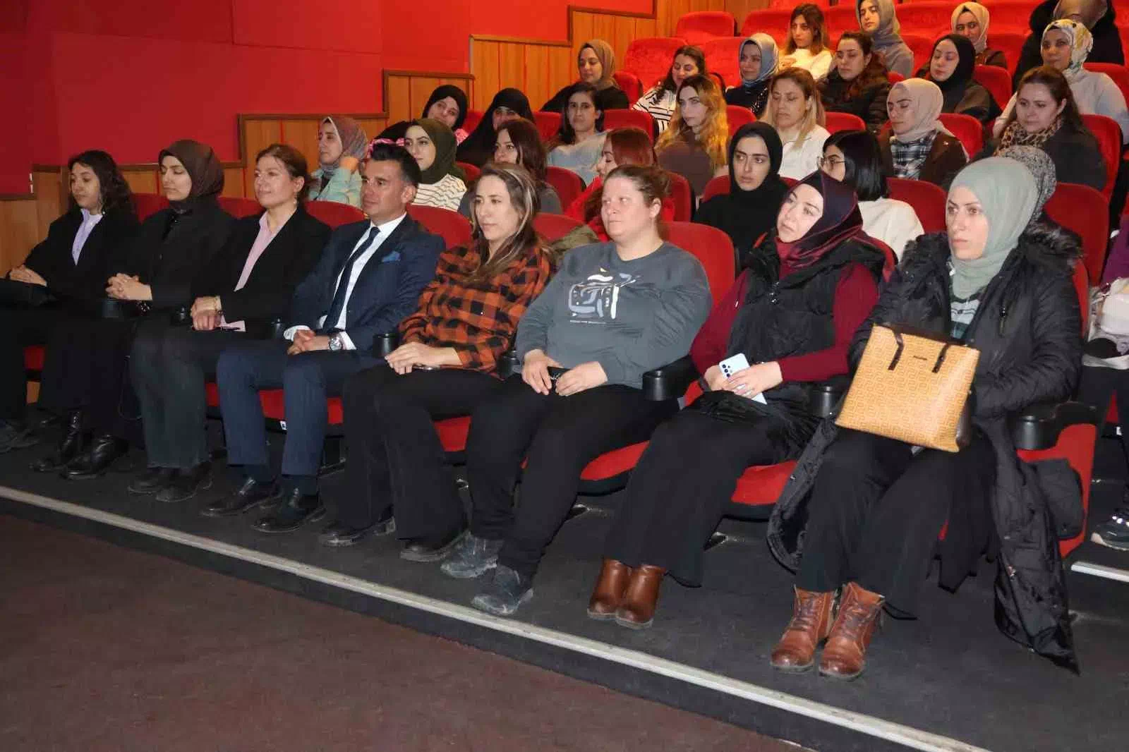 ERZURUM’DA KADIN ÇALIŞANLARA YÖNELİK ÖZEL SİNEMA ETKİNLİĞİ DÜZENLENDİ