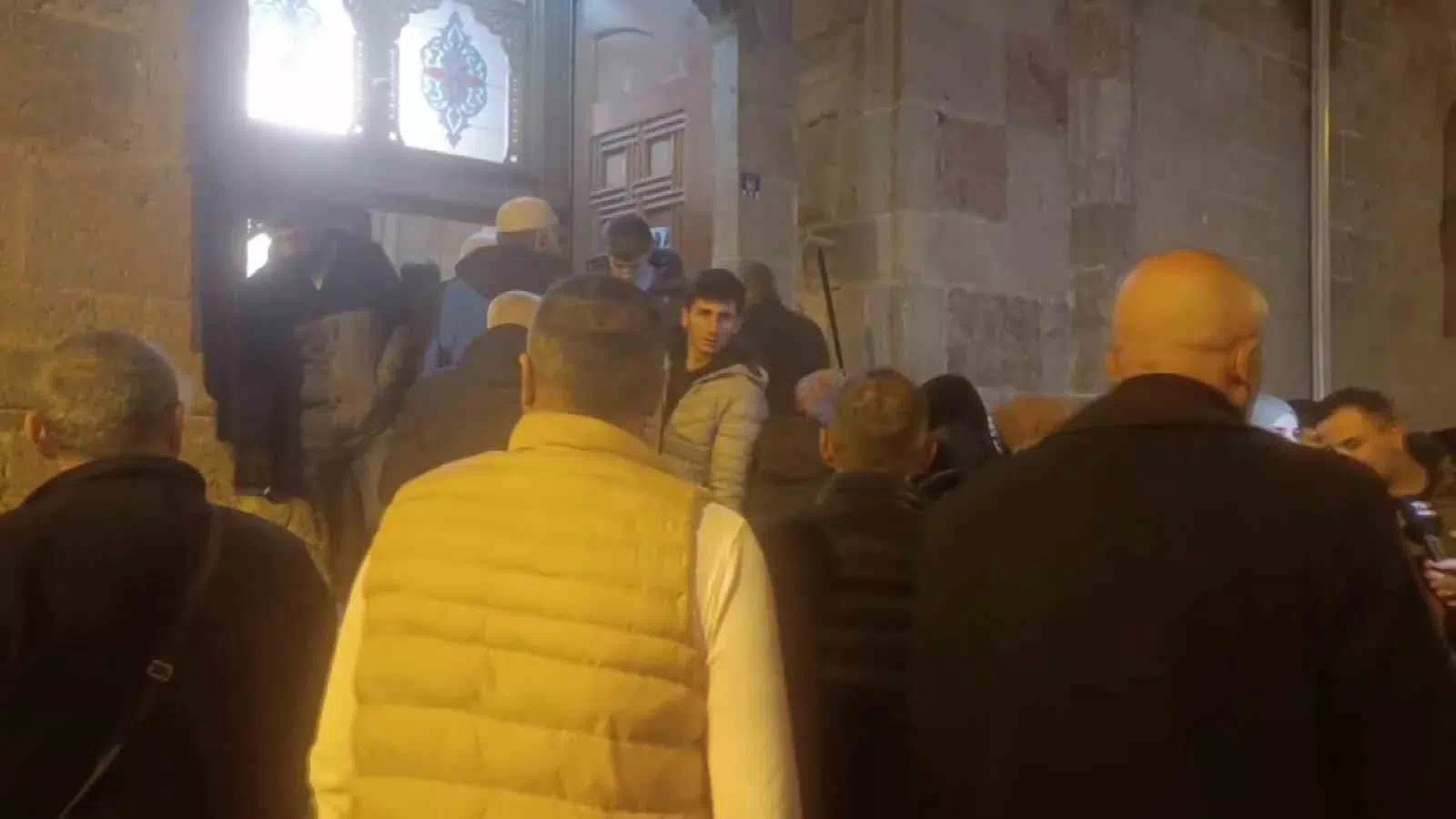 Erzurum’da Kadir Gecesi Namazında Yoğun Katılım oldu.