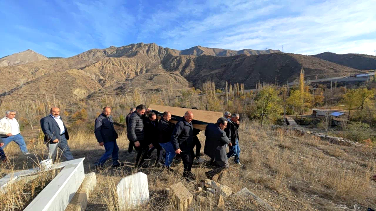 Erzurum’da katledilen kadın, gözyaşları ve dualarla uğurlandı