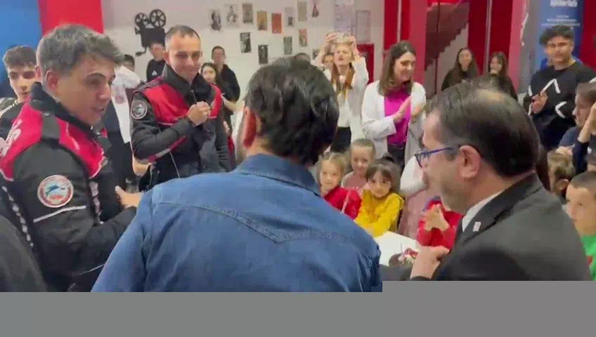 Erzurum’da kavga ihbarına giden polise pastalı sürprizi