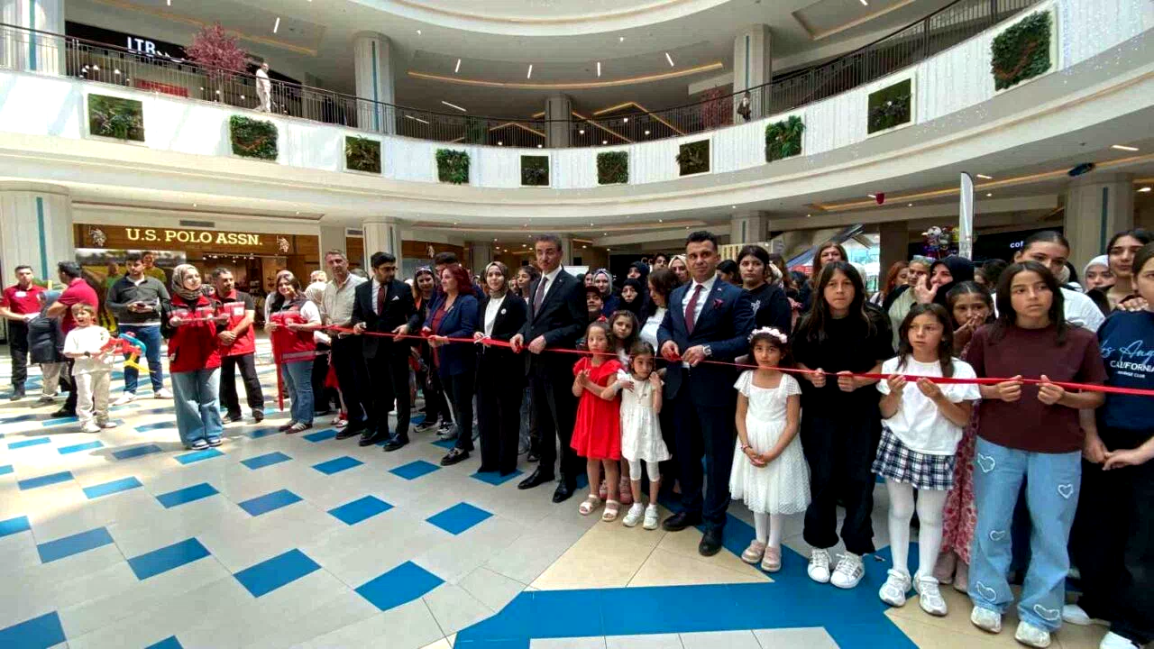 Erzurum’da koruyucu aile farkındalık sergisi yoğun ilgi gördü