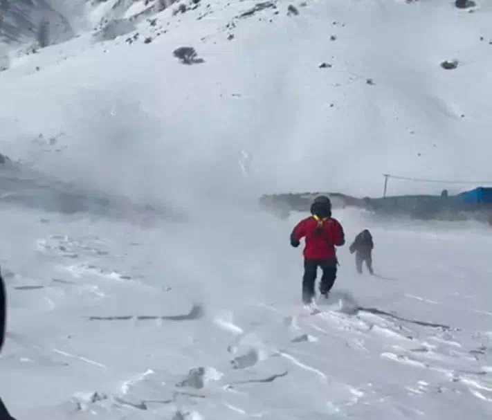 ERZURUM’DA MAHSUR KALAN VATANDAŞ, HELİKOPTERLE KURTARILDI